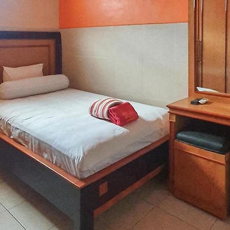 Homestay Gayatri Sawojajar Near Univ Negeri Malang Kampus 2 Mitra Reddoorz Eksteriør billede