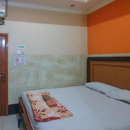 Homestay Gayatri Sawojajar Near Univ Negeri Malang Kampus 2 Mitra Reddoorz Eksteriør billede