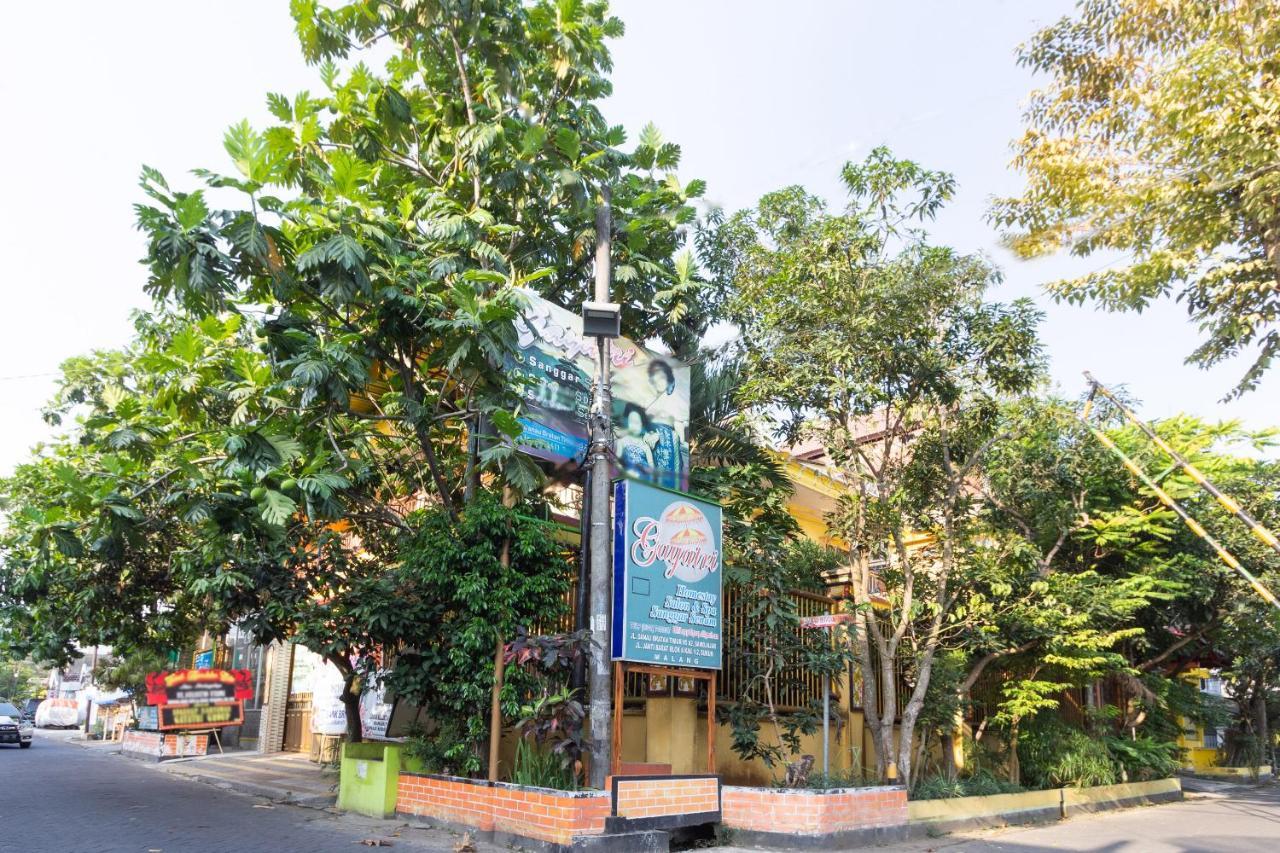 Homestay Gayatri Sawojajar Near Univ Negeri Malang Kampus 2 Mitra Reddoorz Eksteriør billede