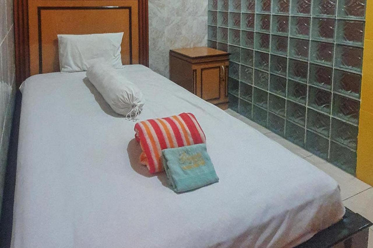 Homestay Gayatri Sawojajar Near Univ Negeri Malang Kampus 2 Mitra Reddoorz Eksteriør billede