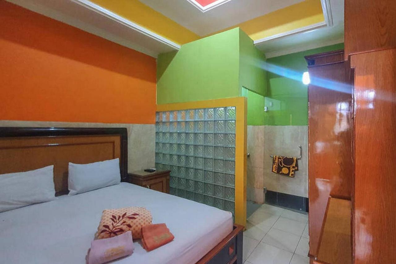 Homestay Gayatri Sawojajar Near Univ Negeri Malang Kampus 2 Mitra Reddoorz Eksteriør billede